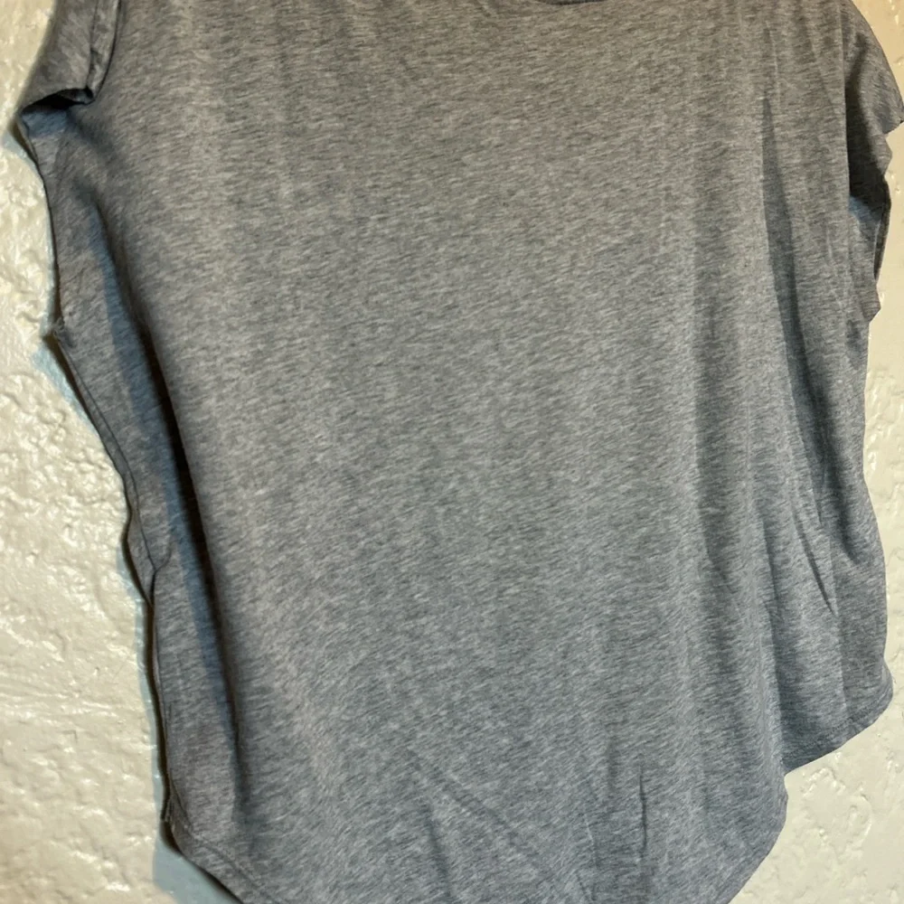 Nike women’s oversized loose fit cutoff sleeveless round hem shirt size‎ medium